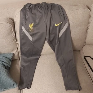 Liverpool byxor  - Inga tecken på användning  Storlek M herr