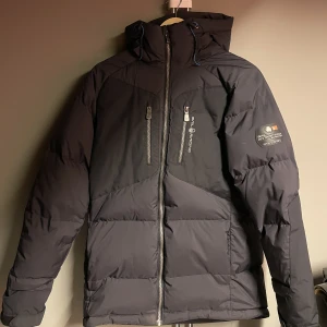 Sail racing vinterjacka - Snygg och varm jacka, bra skick nypris 4300kr