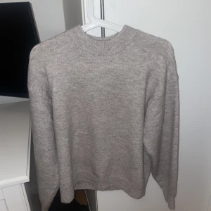 Stickad tröja hm - Aldrig använd