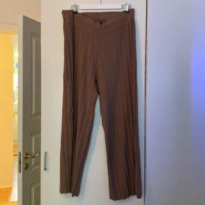 Bruna byxor  - Bra skick 