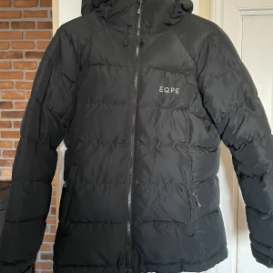 Dunjacka - Dunjacka från EQPE. Storlek M. Fint skick.