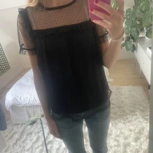 Topp  - Så fin topp 💞💞 skriv för frågor eller bilder, storlek M men passar S 