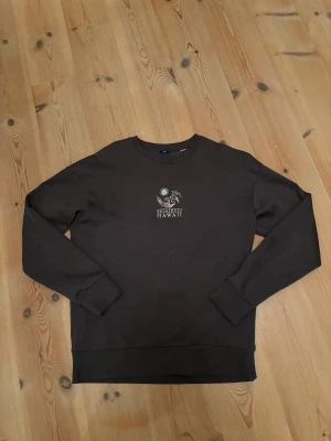 Jack & Jones sweatshirt  - Skönt hoodie av hög kvalitet som inte är använd en enda gång, perfekt till vinterhalvåret. Kom med ett bud så går vi se💪