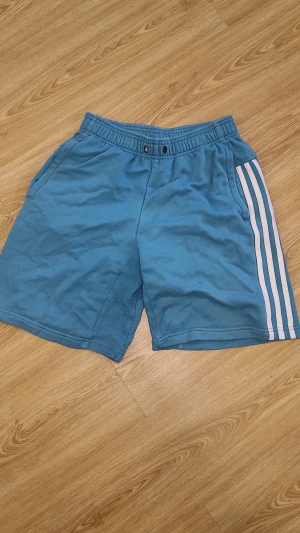 Adidas Shorts - Bra