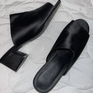 Klack - Jätte fina lågklack från NA-KD. Fick i present.