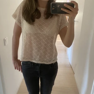 T-shirt  - Cool och snygg tröja från eight sthlm i storlek M. Säljs för 100 kr exklusive frakt ❤️❤️perfekt för nyår 