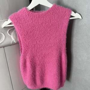 Rosa topp - En rosa topp från Pretty little thing i storlek S. Säljer då den är för liten för mig, endast testad. 