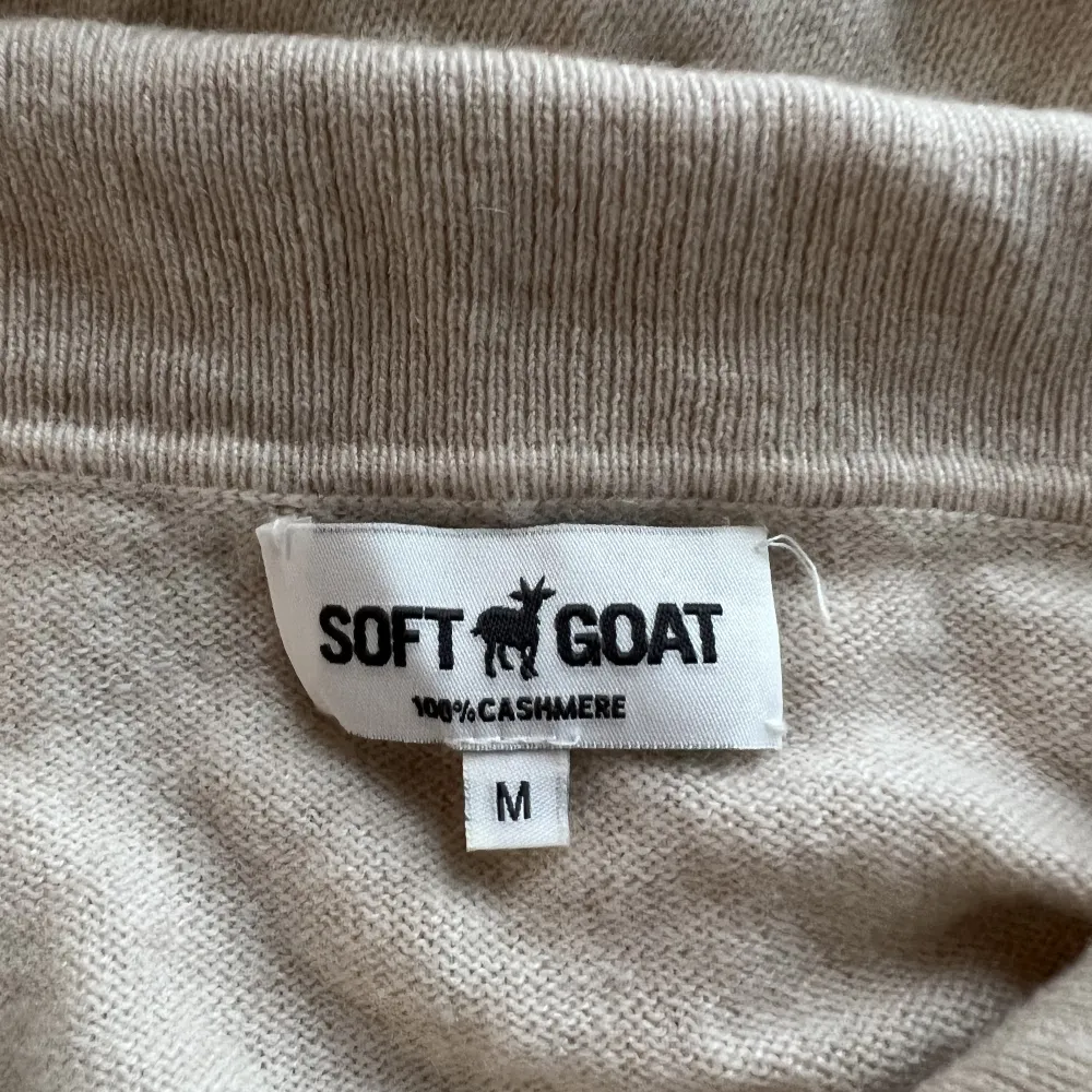 Beige 100% cashmere   Soft Goat cardigan  Medium Skick 9/10. Tröjor & Koftor.