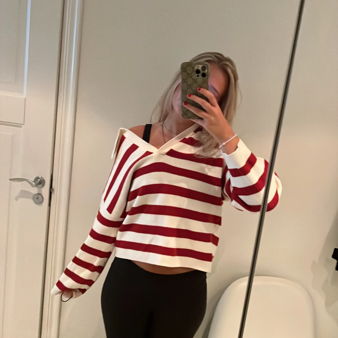 Röd randig tröja