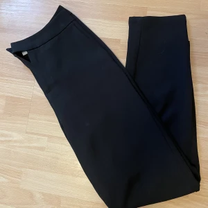 Kostymbyxor - Mina älskade kostymbyxor har blivit för små för mig. Dom är ganska tighta i modellen💕