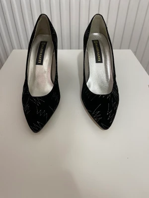 MARIO SANTI Klackskor  - Fina MARIO SANTI klackskor i storlek 39 