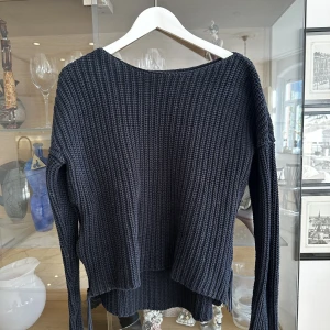 Stickad hunkydory tröja - Ass cool stickad tröja med zipper på båda stior med fransar