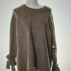 Jätte fin och mysig stickad tröja från Zara! I storlek s/m - Härlig och mysig stickad från Zara i storlek s/m. Använd fåtal gånger! Kan även mötas upp i Stockholm 