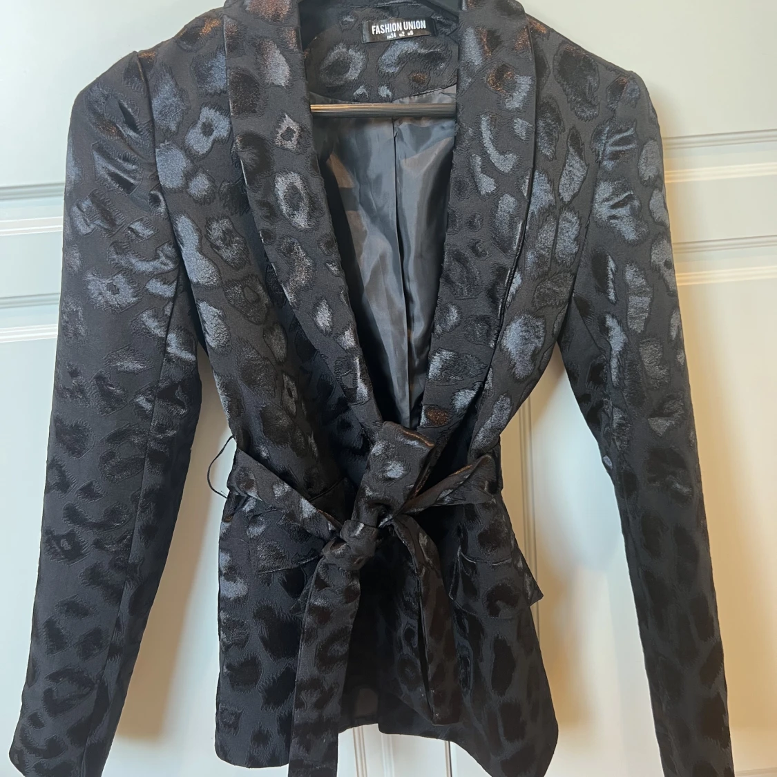 Blazer med leopard mönster 