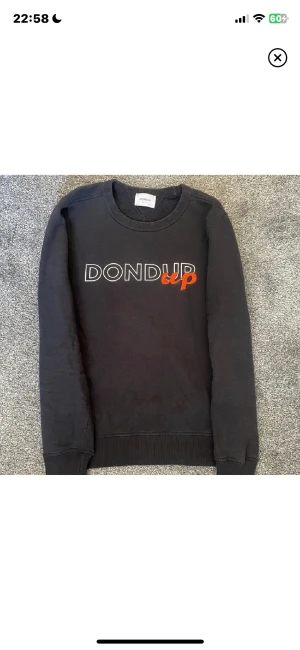 Dondup swetshirt  - Dondup swetshirt- fint skick 8/10 inte använd så mycket-650 kr—storlek s