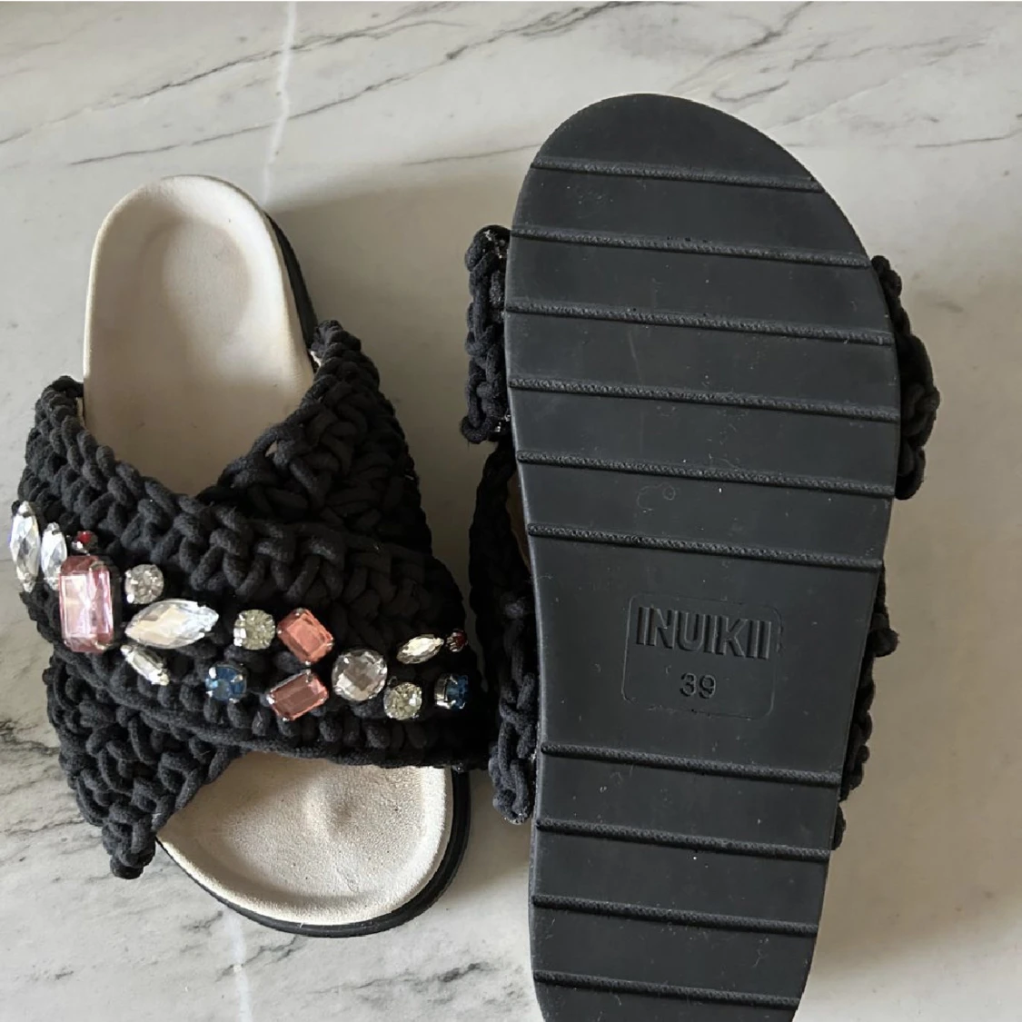 Inuikii tofflor - 91