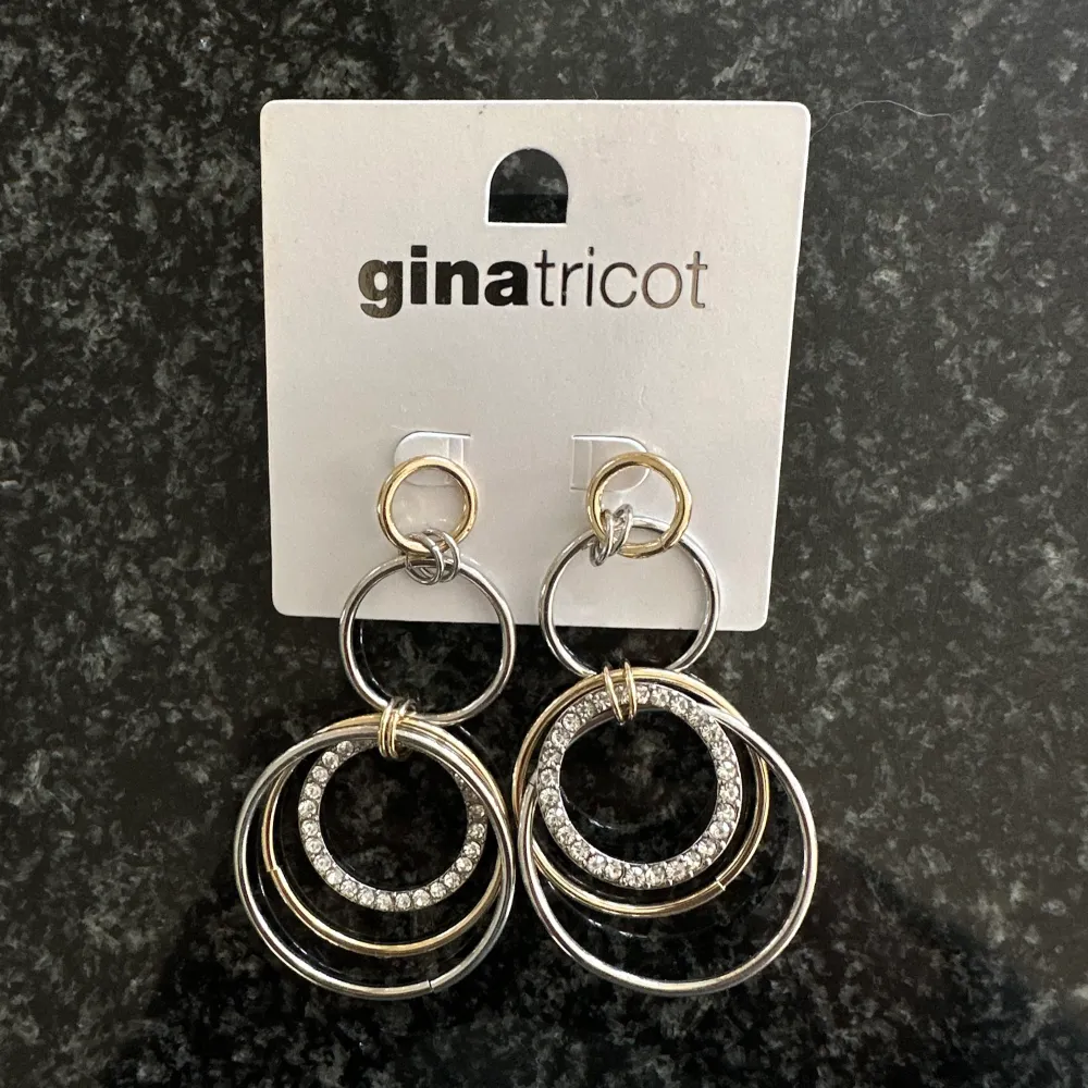Örhängen från Gina Tricot, aldrig använda🥰. Asusteet.