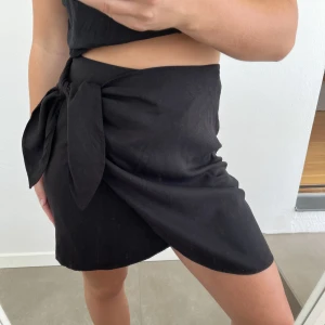 Kjol - Söt kjol med knytning i midjan 💗