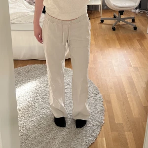 Linnebyxor  - Jättefina linnebyxor, endast använda 1 gång så i jättebra skick! Köparen står för frakten!