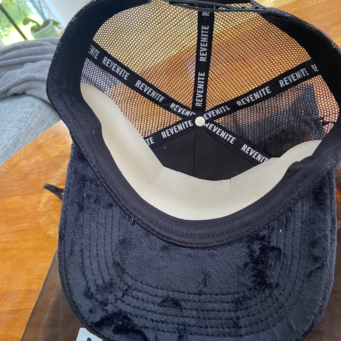 Milfhunter Revenite velvet keps svart - 91