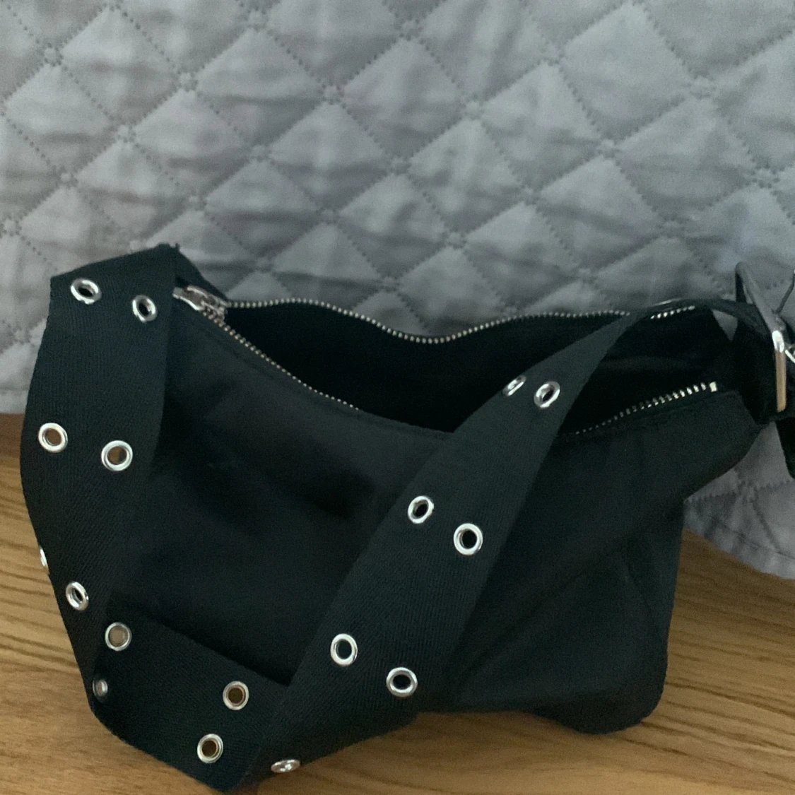 Svart axelväska - 90