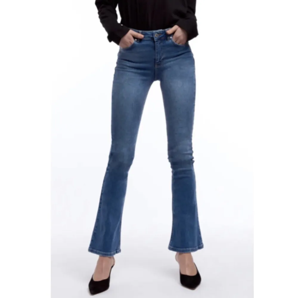 Bootcut jeans från Gina i mycket bra skick, endast använda 2 gånger! Stl XS. 💓. Jeans & Byxor.