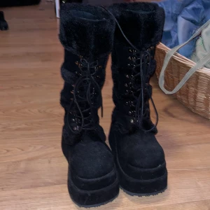 Säljer mina RIKTIGA demonias.  - Bra skick! Storlek: 38 !! Dm för mer info och bilder.