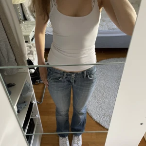 Jeans lowwaist lågmidjade bootcut utsvängda flare - Fina jeans från 7forallmankind💕