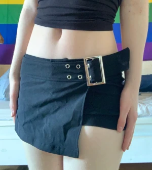 Skort  - En kjol/ shorts som har stretchigt material. Köpt på plick men kommer från shein, aldrig använt. Säljer pga lite för kort för min stil.