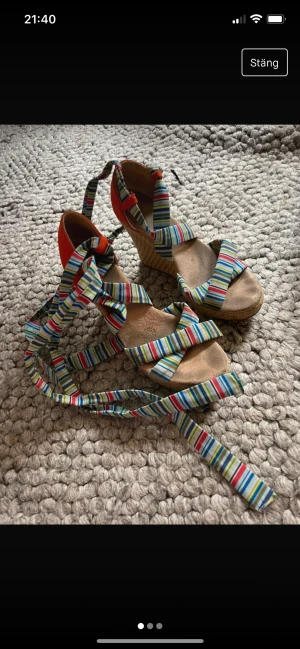 Platåskor espadrillos - Riktigt snygga espadrillos från Mexico. Har dansat många nätter i dem :) storleken är 39