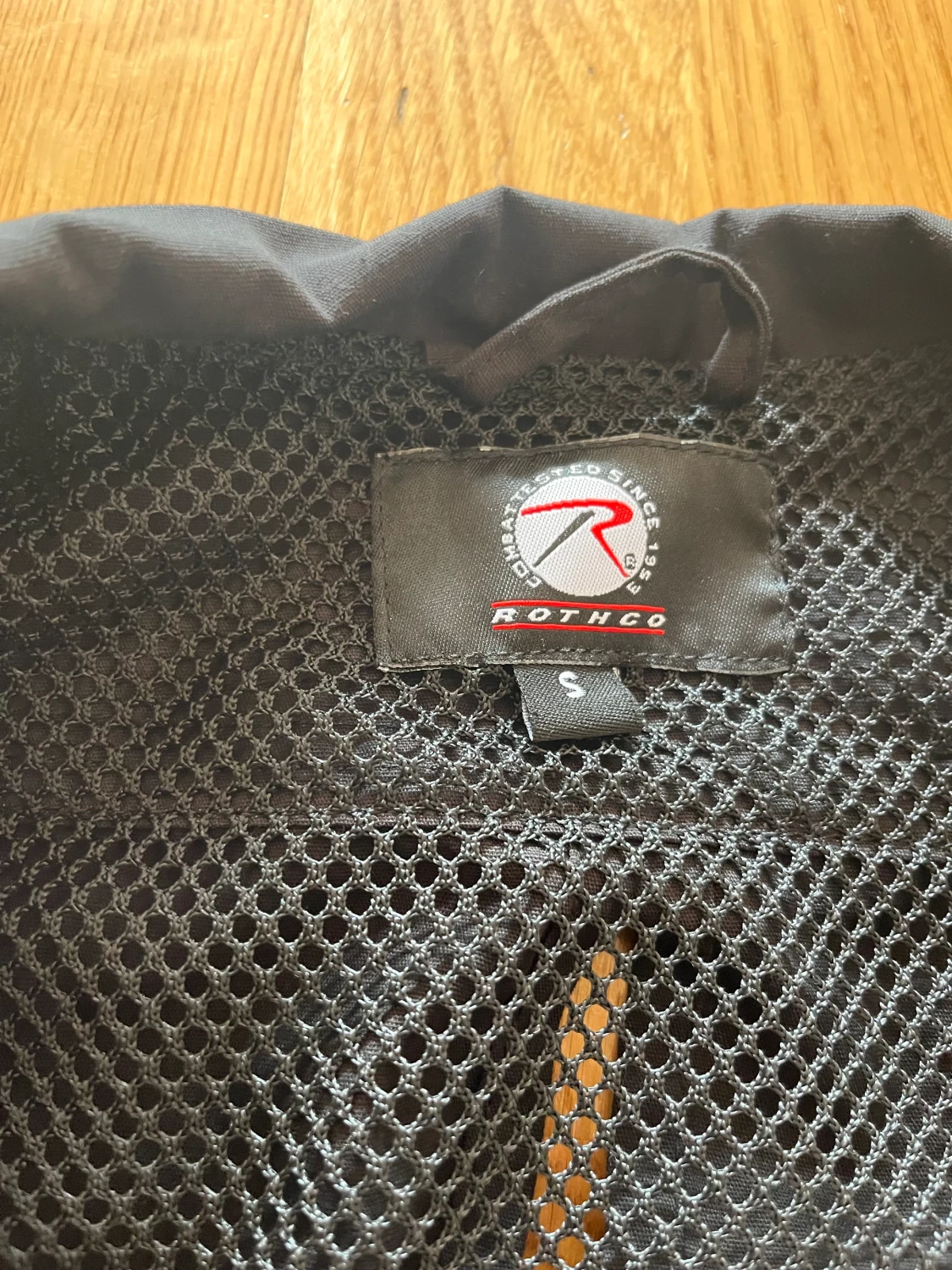 Svart väst, oanvänd  - 90