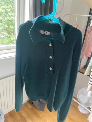 säljer tröja - helt ny aldrig använd strl Xs Säljer för 90kr