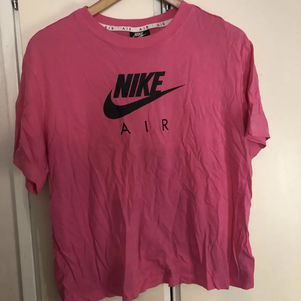 Rosa skit snygg Nike air tröja 💕. T-shirts.