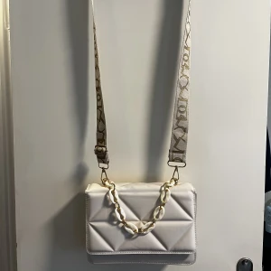 Väska  - Snygg oanvänd väska! 