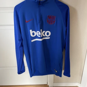 Barcelona tröja - Säljer denna otroliga Barcelona tröja.  För mer info kom pm. 