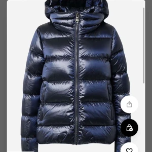 Colmar jacka  - Nypris 5469kr men säljer för 3500kr. Jackan är endast provad. 