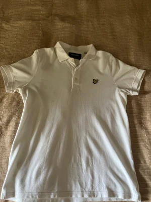 Lyle and scott pike  - Jätte fin piké använd nästintill aldrig Max 1-3 gng den är skön men för lite för mig kan skicka den samma dag man beställer. Helt nyskick