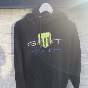 DRAIN GANG X GANT HOODIE - Endast använd 2-3 gånger. S men sitter mer som M Pris kan diskuteras 