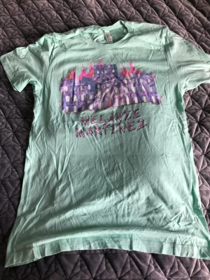 Melanie martinez t-shirt merch - Säljer då jag inte lyssnar på henne längre. Säljs inte längre alltså rare. Äkta. Super fin💖💖💖
