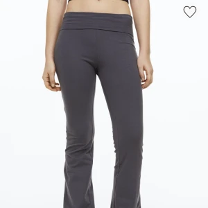 Yoga pants - Säljer dessa yoga pants från hm som är helt slutsålda som ej kommer till användning har endast testat dom!💞