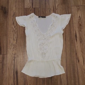 Zara spets blus med volang - Bra skick, topp
