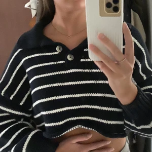 randig tröja - croppad randig stickad tröja från zara!