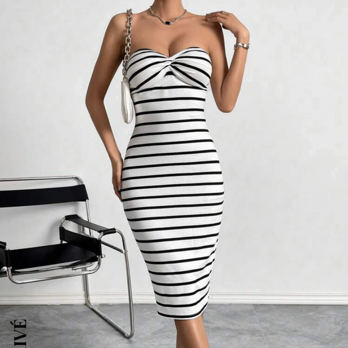 Svart och vit randig klänning - 90