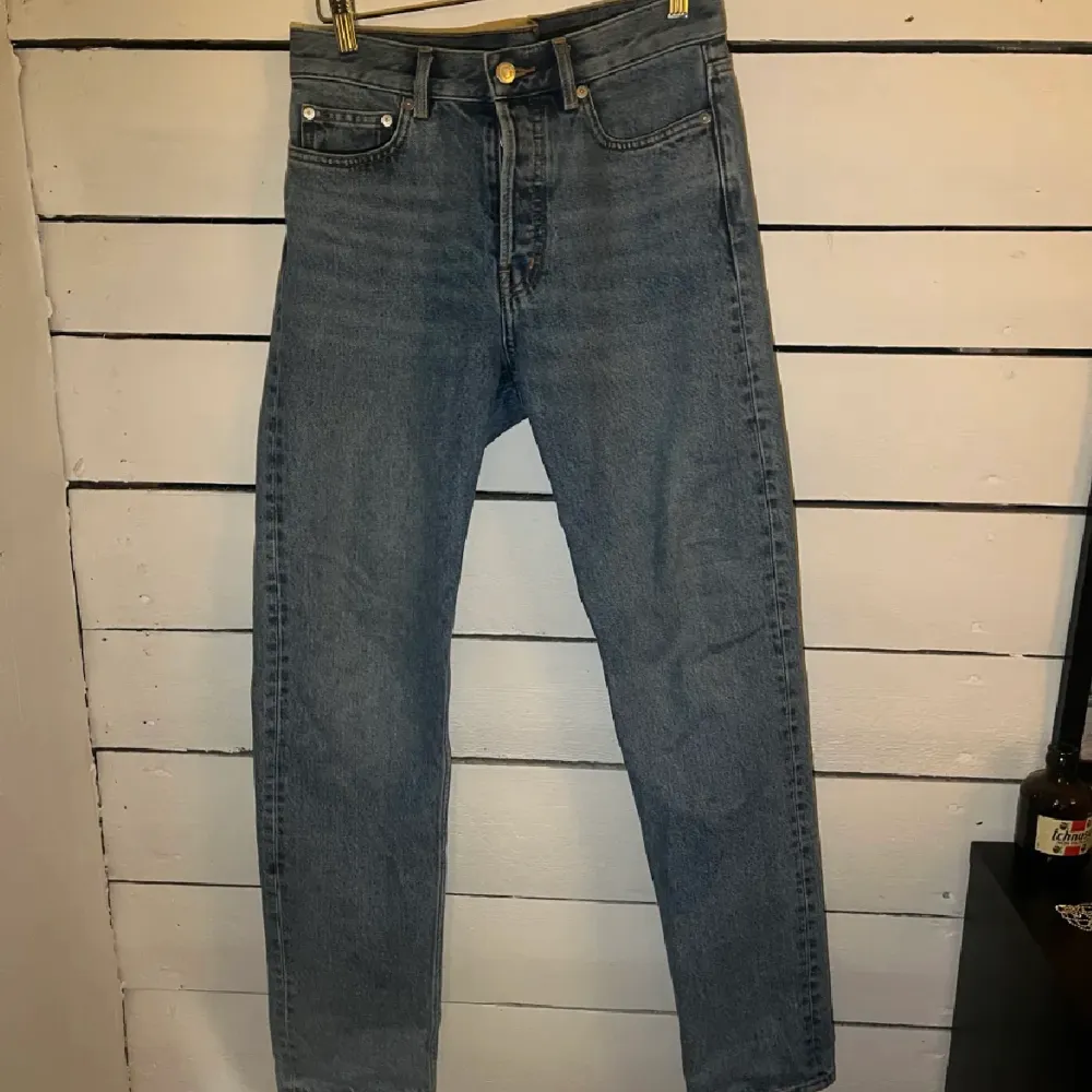 Blåa arket jeans nyskick Straight leg Low waist 28/32. Farkut & Housut.