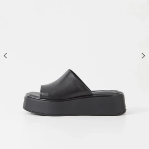 Vagabond courtney sandaler  - Svart sandaler från vagabond.  Använd vid 3 tillfällen, som nya Nypris 1000:- Str 37