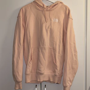 North Face hoodie  - Oversized North Face hoodie som är väldigt bekväm. Använd enstaka gånger och i mycket bra skick💕