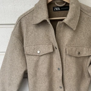 Bige jacka - Bige skjortjacka perfekt inför hösten. Ovsersize modell 