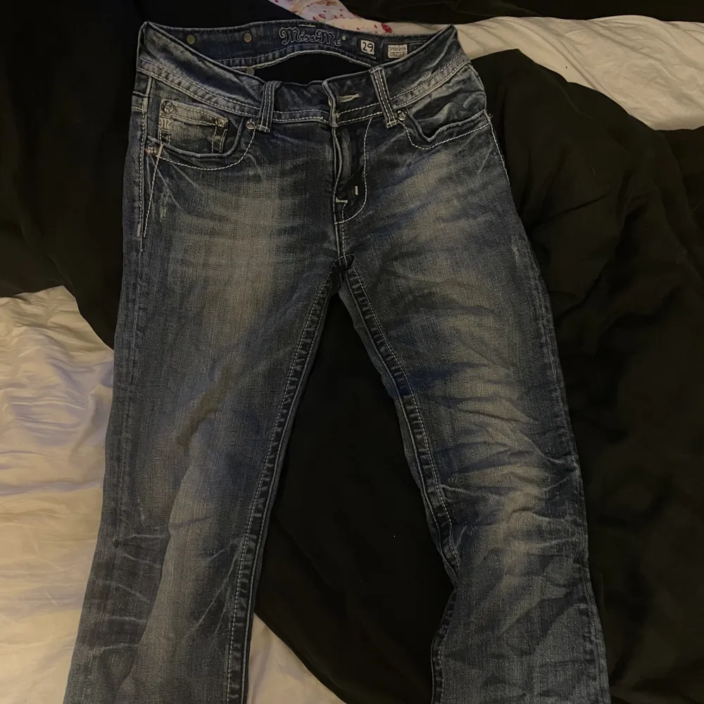 Rensar ut min garderob 💋  Obs dom är straight men ser lite bootcut ut. Jeans & Byxor.