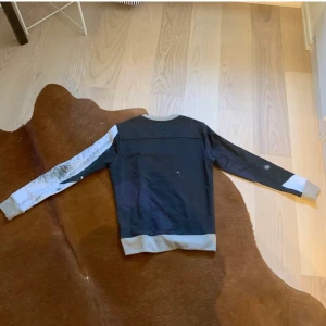 Limitato sweatshirt  - Limitato sweatshirt med muhamed ali på. Ny pris 4000kr mitt pris 1499kr 