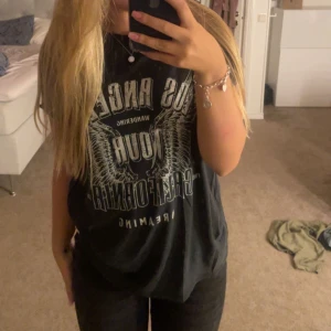 Tshirts  - Säljer denna t-shirts från Gina tricot💕